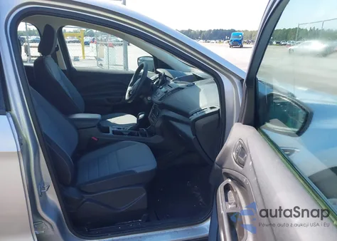 2018 Ford Escape S z USA, uszkodzony, nr VIN 1FMCU0F76JUC62827